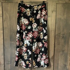 Wild Fable Women’s Black Moody Floral Cropped Pants